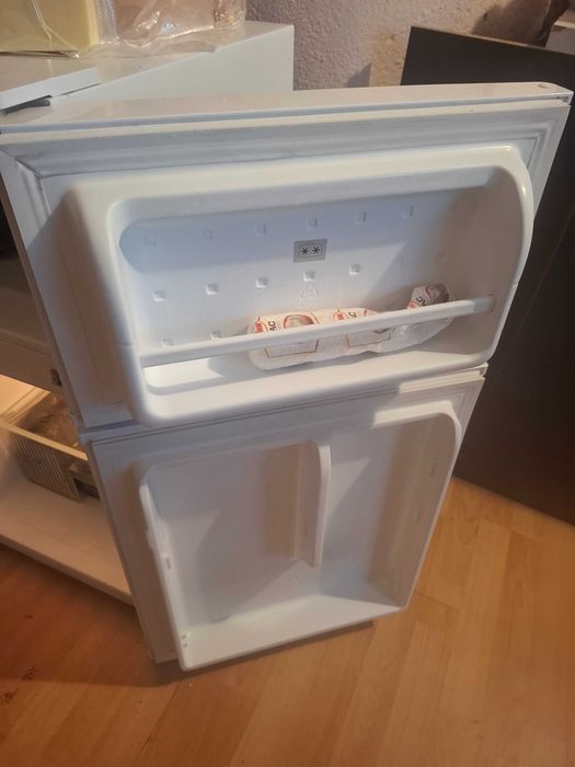 Хладилник Arielli, работи перфектно, ползван 4 месеца