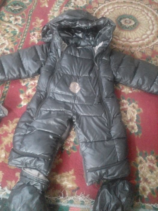 Продам комбинезон зимний.