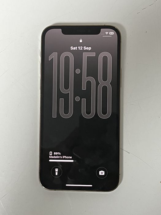 IPhone 12 Pro baterie 100%