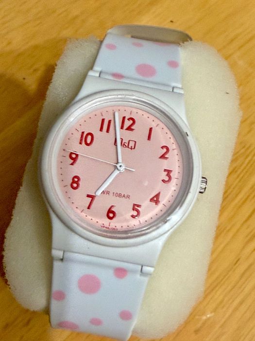 Ceas copii Q&Q Alb-Roz Quartz Miyota – ușor și rezistent la apă
