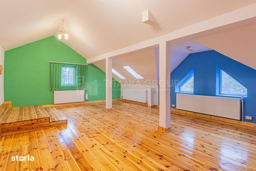 Vila in Poiana Brasov cu teren generos 1600mp, 2 corpuri de casa