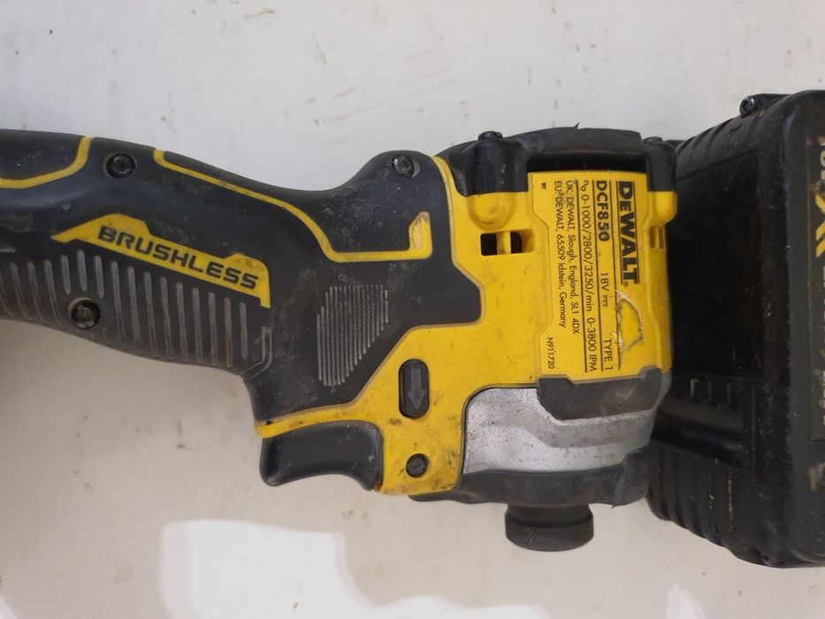 Impact DeWalt ultracompact DCF850 cu sau fara baterie