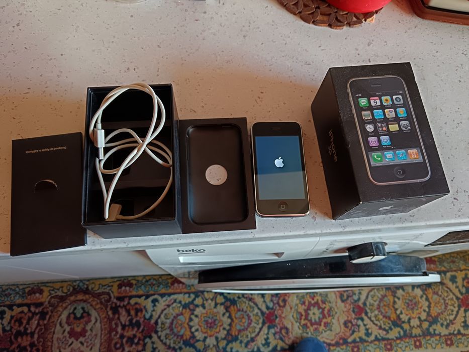 Vând iPhone 3g de colectie