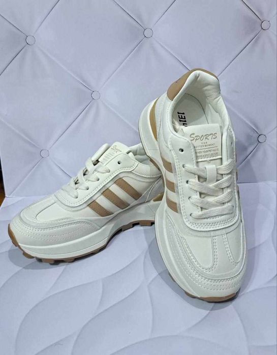 Женская обувь Кроссовки