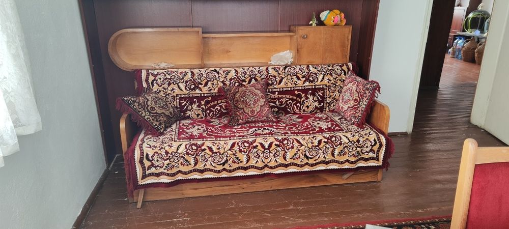 Подарявам Ретро диван разтегателен