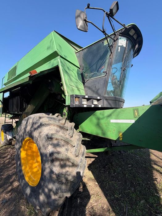 Combina John Deere 2056