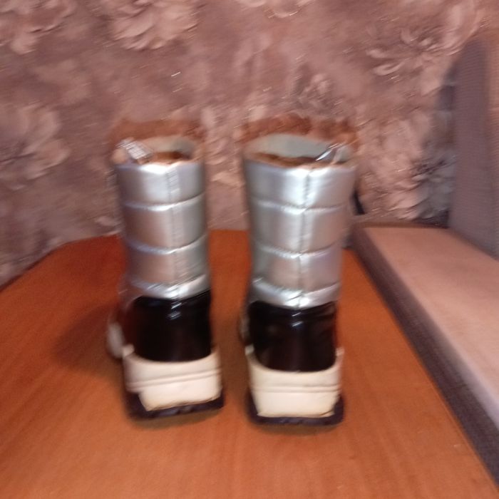 Зимние сапоги , уги, ботинки