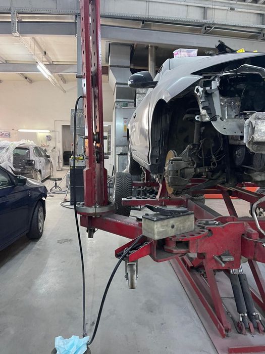 Stand indreptat caroseri