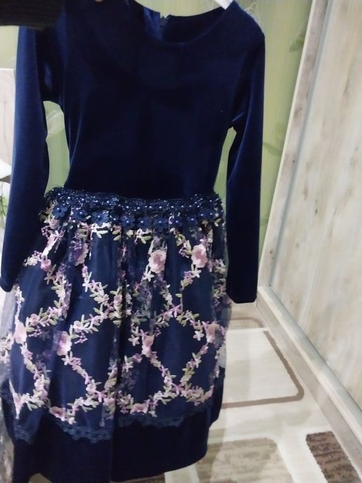 Детская платье 7.8.9лет состояния новая.продам не дорого срочно..