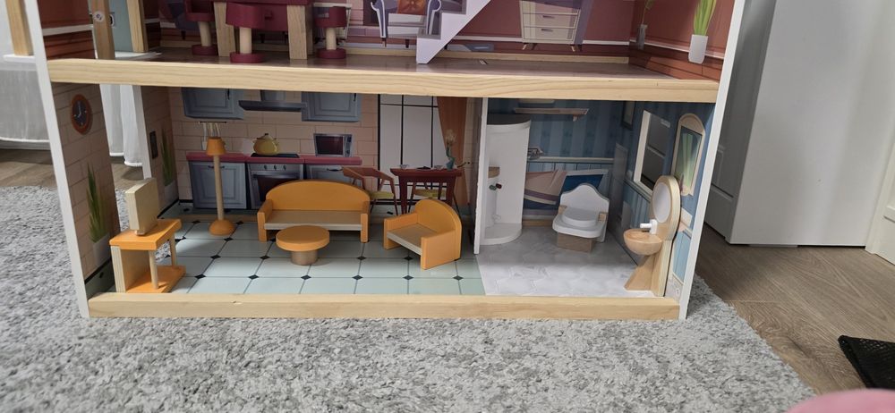 Casuta de papusi cu mobilier din lemn