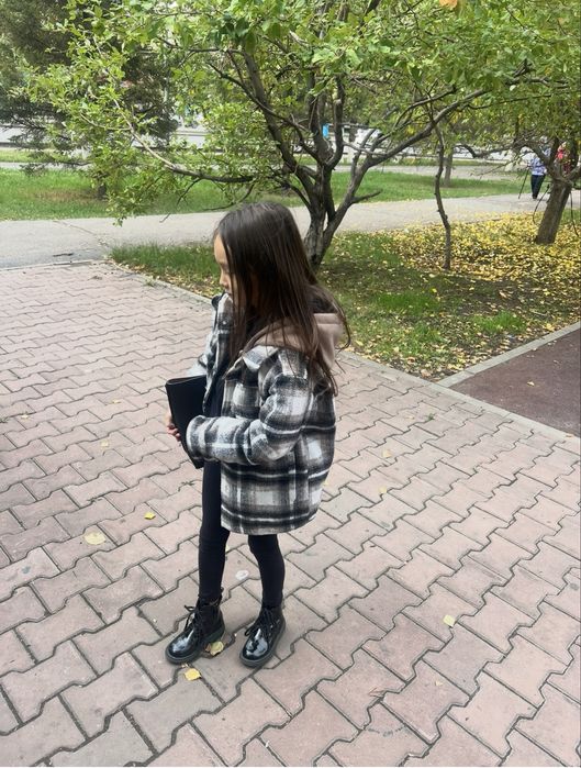 Пальто на девочку 128 см