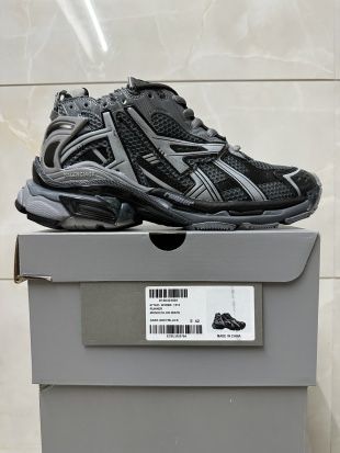 Balenciaga runner