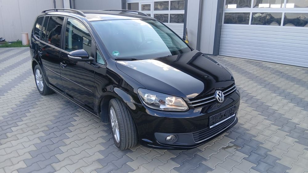 VOLKSWAGEN Touran 2013