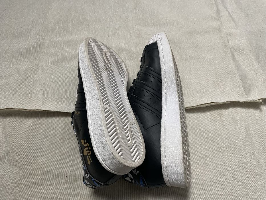 Продам Adidas superstar