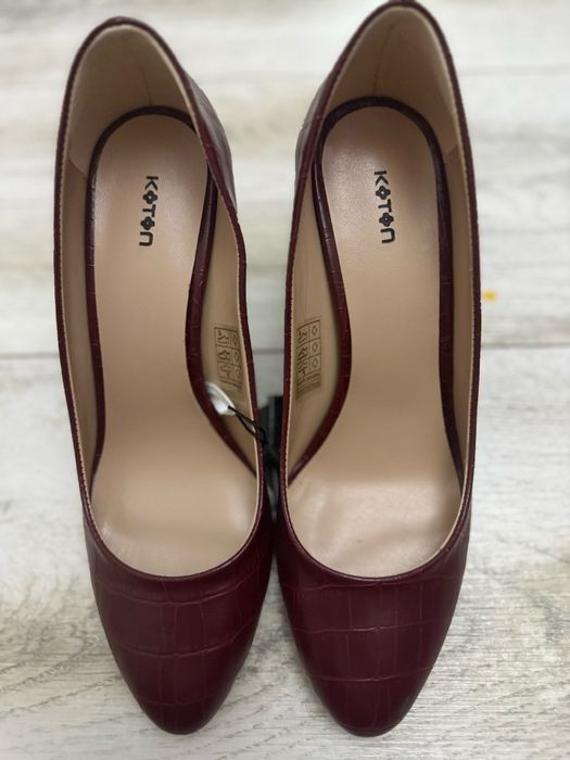 Pantofi NOI Koton burgundy toc mediu stiletto eleganți