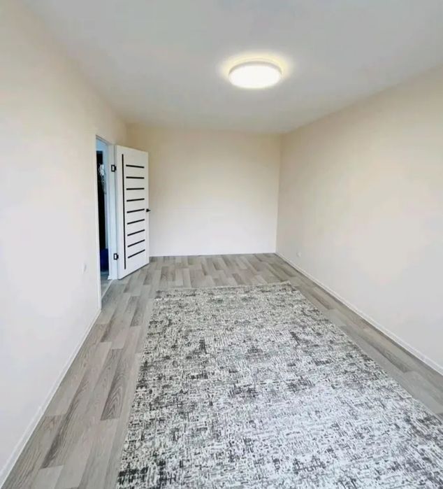 продам 1-ком. 32кв. 2мкр. 3-этаж