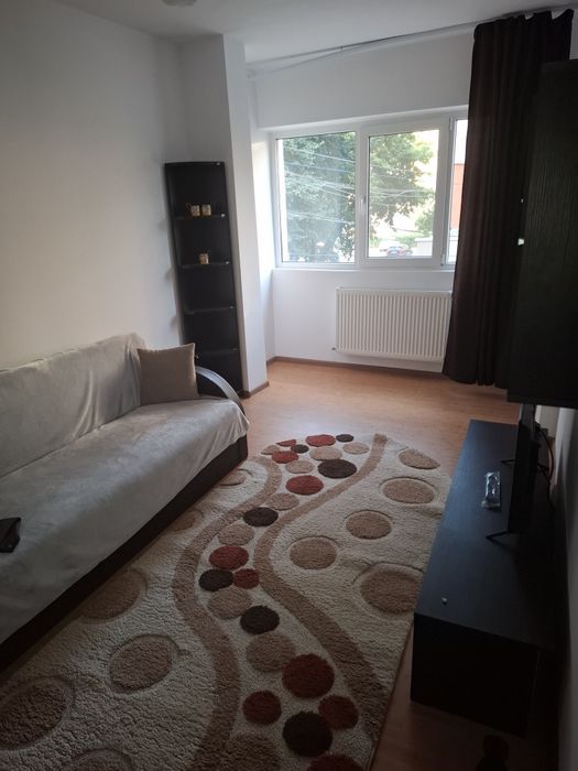 Inchiriez apartament cu 2 camere.  Zona centrala Alexandria