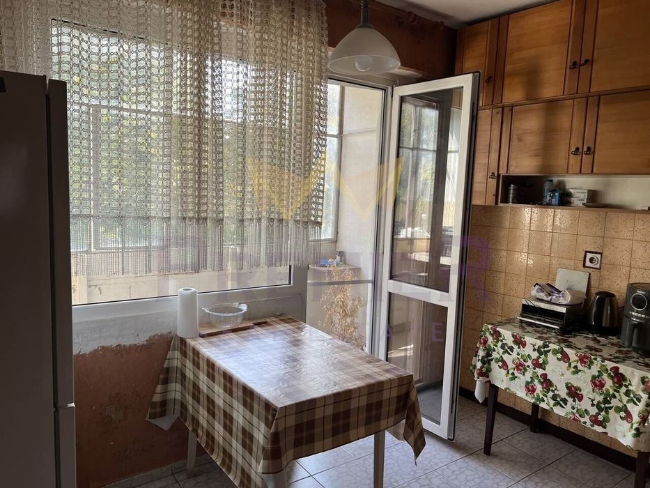 Продава се Тристаен апартамент в Пловдив, Христо Смирненски - 91 кв.м за 1561 €/кв.м - Снимка #9