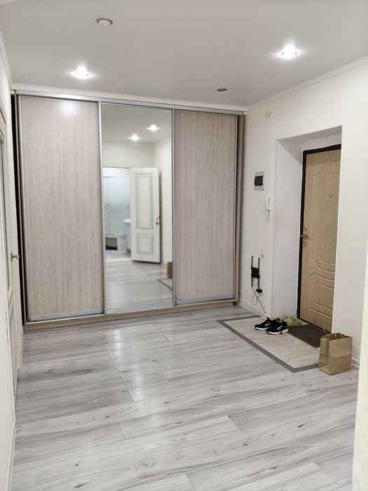 Сдам 1 комн.кв-ру, 52 кв.м. в районе 6, 7 мкрн.