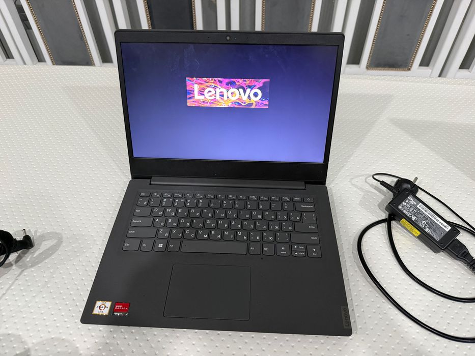Ноутбук Lenovo V16