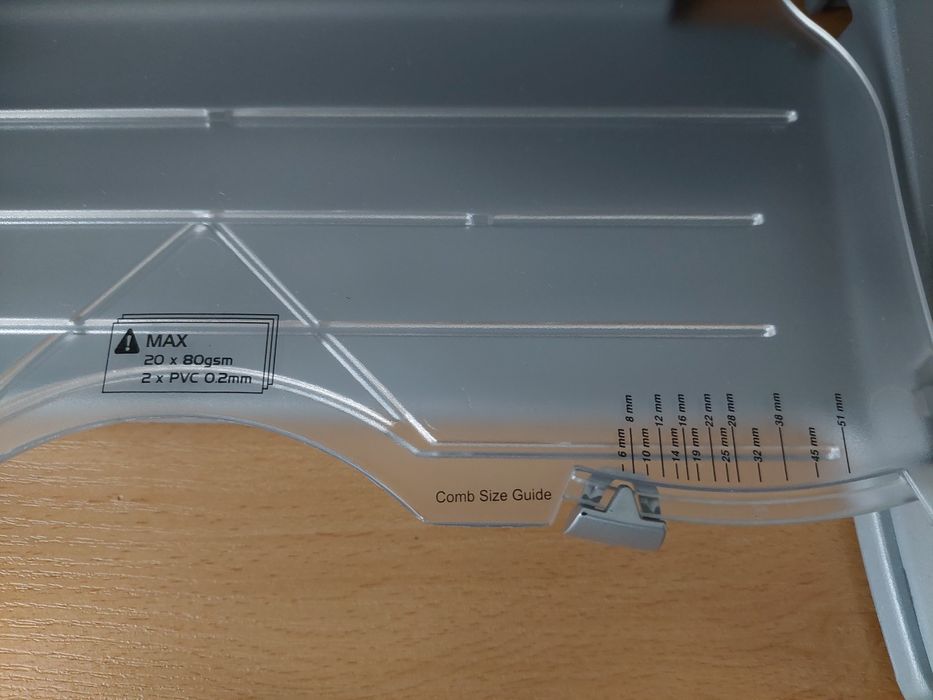 Подвързваща машина GBC CombBind C210 с пластмасови спирали