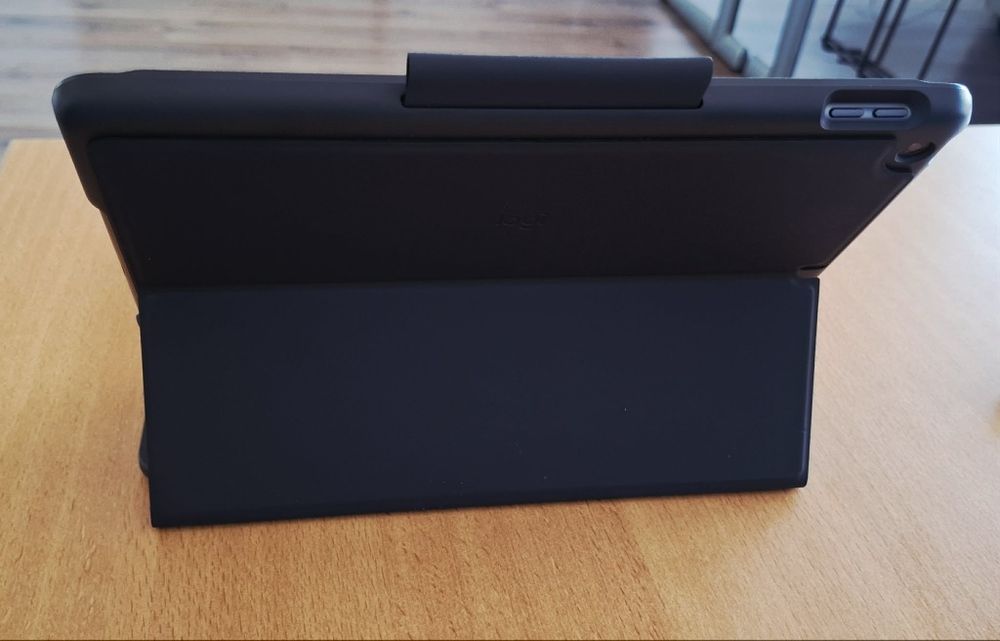 IPad 10.2" 9Gen. 64GB + клавиатура Logitech Slim Folio
