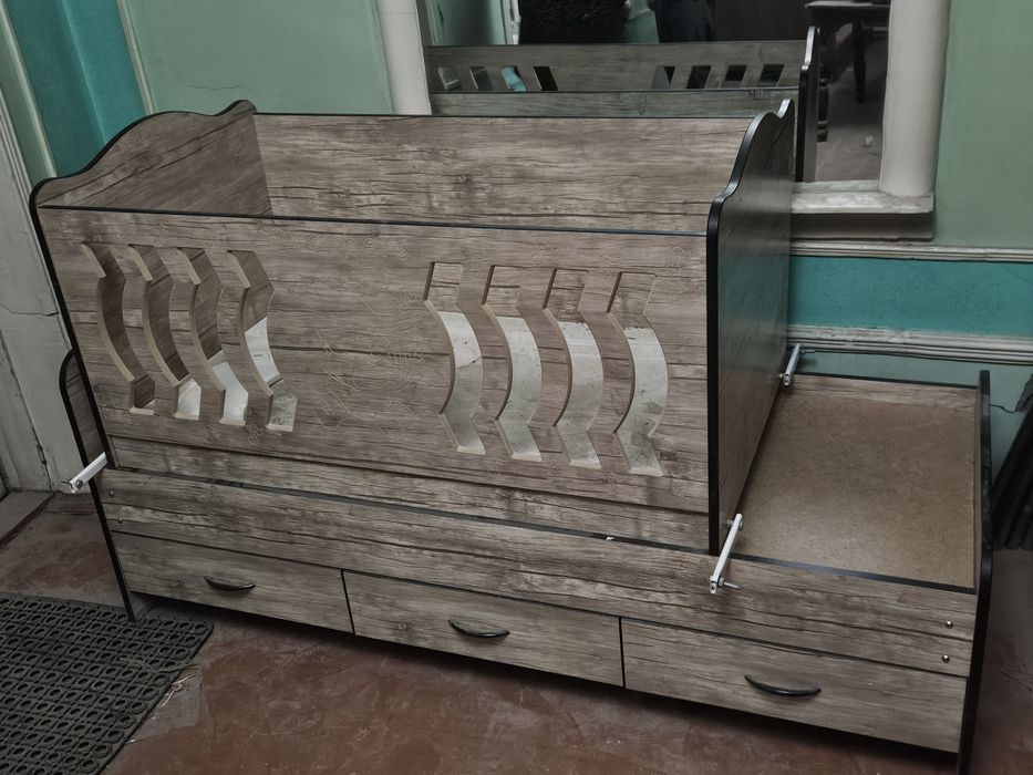 Детская кровать с шкафами