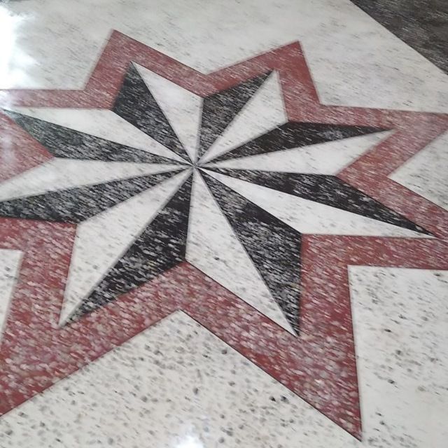 Полемирни полы.залифка шлифок
мазайки и топпинга
мраморное крошки.зали