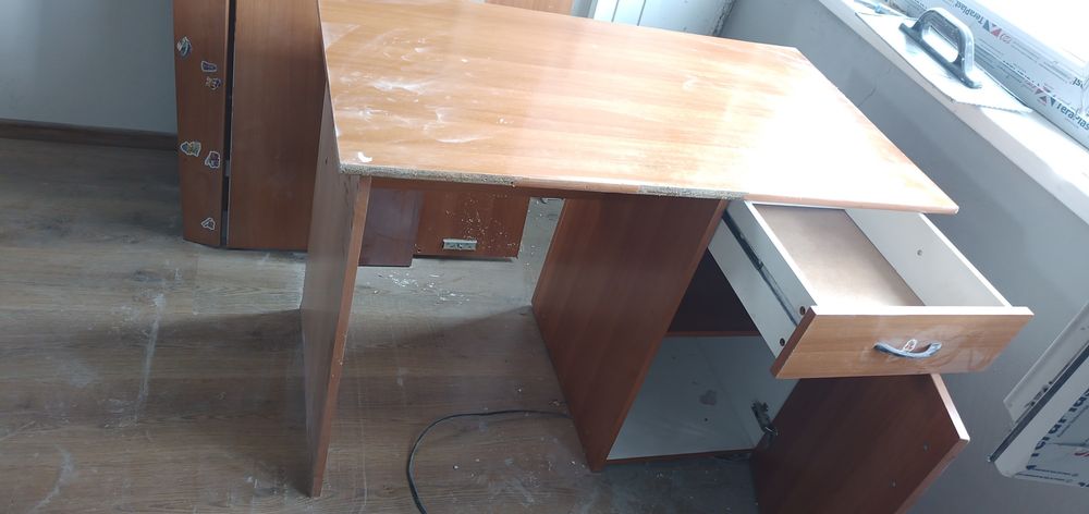 Birou, sifonuer și pat  dimensiuni 160x200 împreună cu saltea