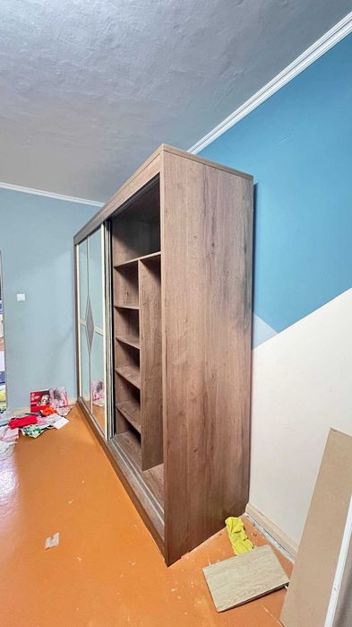 2,5 metrli shkaf-kupe — keng va sifatli