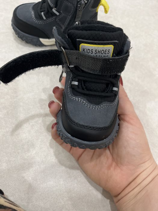 Продам детские ботинки демисезон