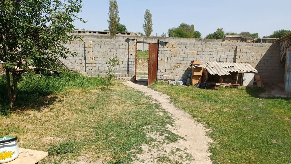 Назарбек Туркистонда 3 сот ер сотилади! Нархи сотиги7000 дан.