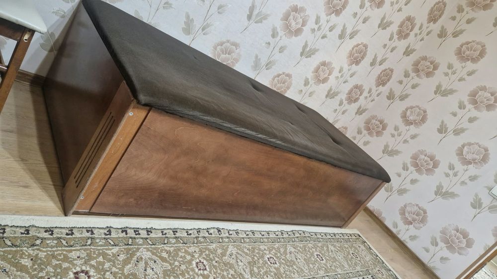 Диван с хранением в отличном состоянии