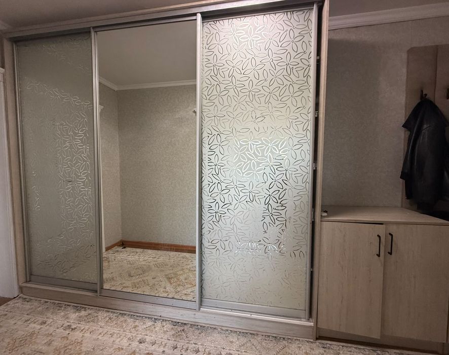 Продам прихожку (шкаф-купе)