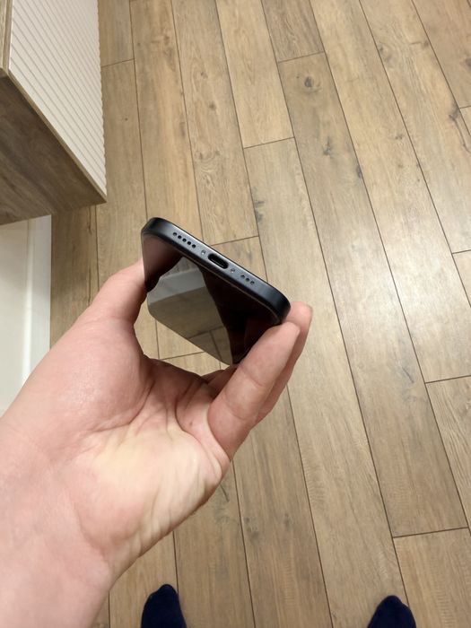 Продам Iphone 16