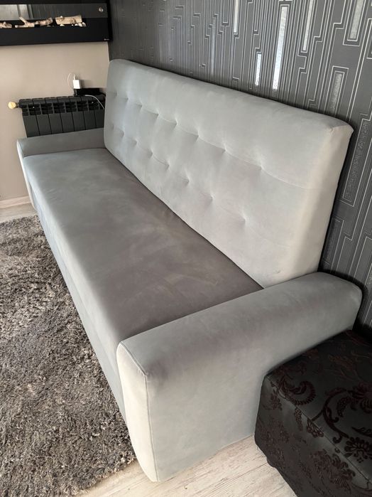 Троен диван (сив)