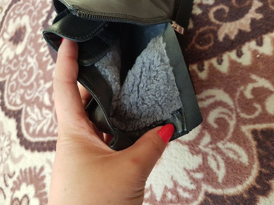 Продам зимние ботинки