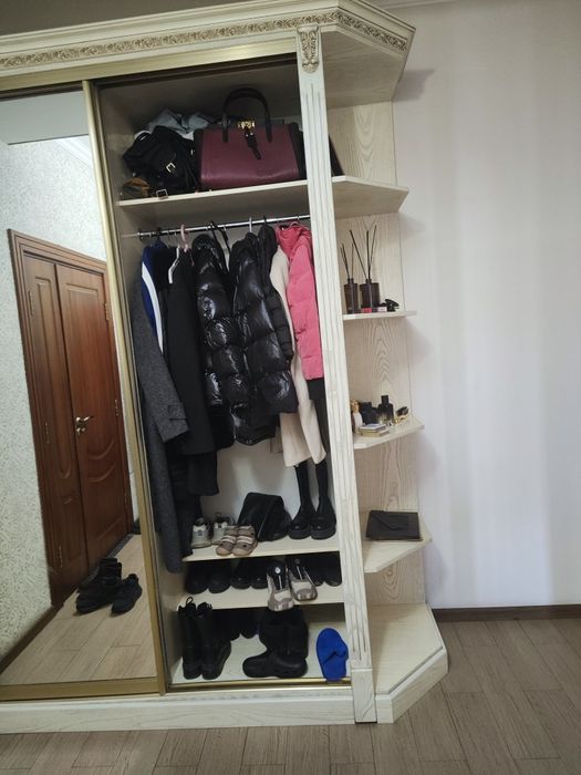 Шкаф в прихожей 2м*0.6