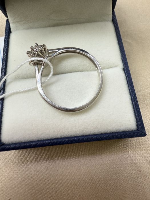 Белое Золотое кольцо с бриллантами