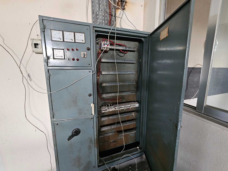 Продава се промишлен обект от 935 кв.м. в VI.PE. Кавала (код 4693)