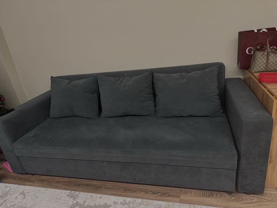 Продам диван ,комод и зеркало .