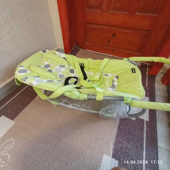 Продавам изгодно бебешки шезлонг