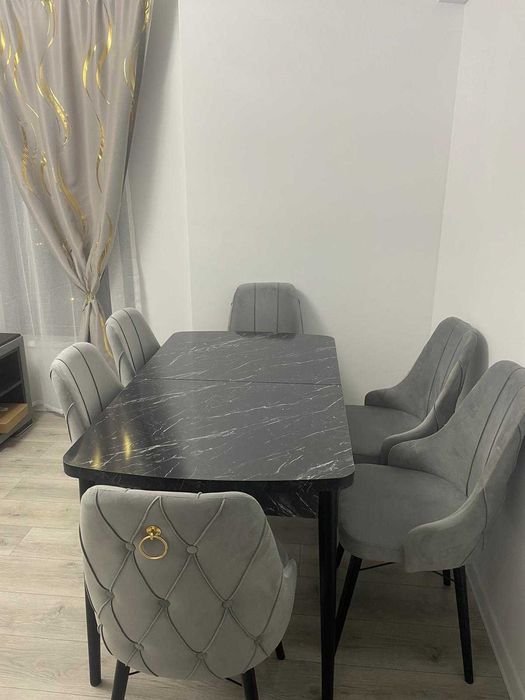 Set masa extensibila cu 6 scaune tapitate