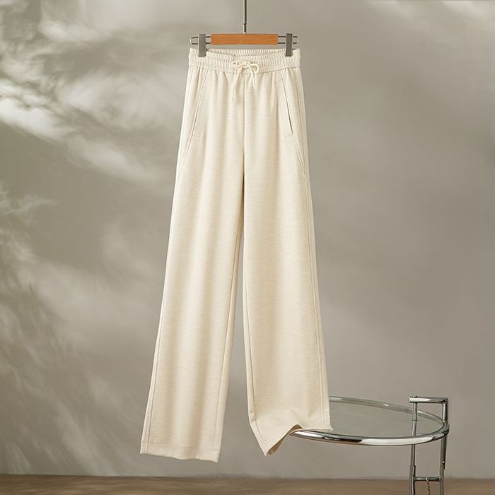 Женские брюки молочного цвета