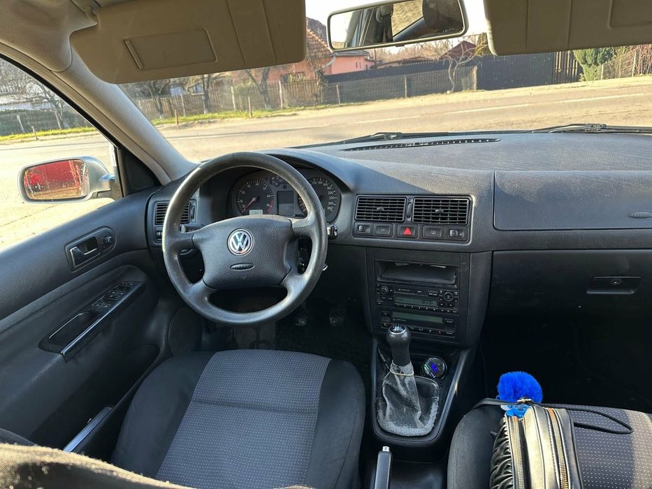 Vand golf 4 1.6 benzina