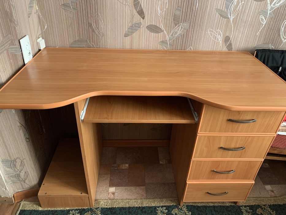 Стол письменный