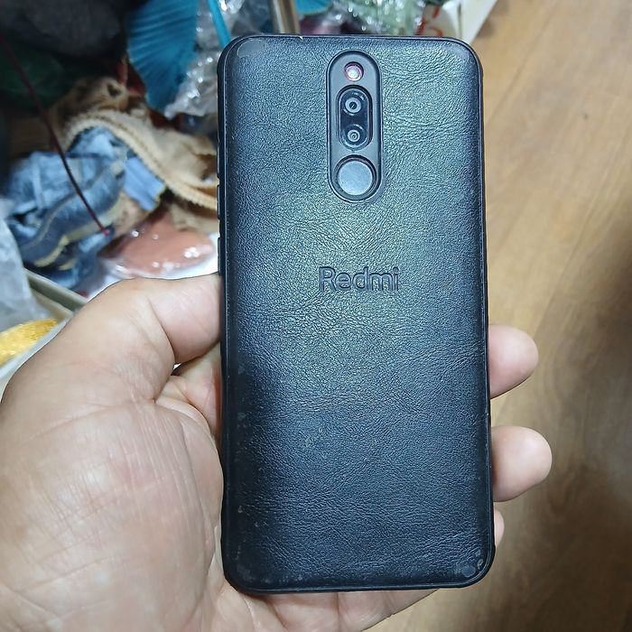 Redmi 8 4/64gb телефони