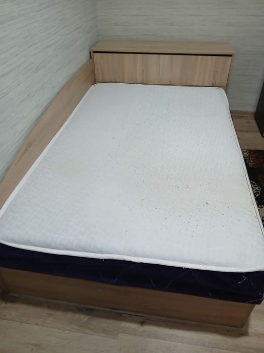 Продавам спалня със ракла