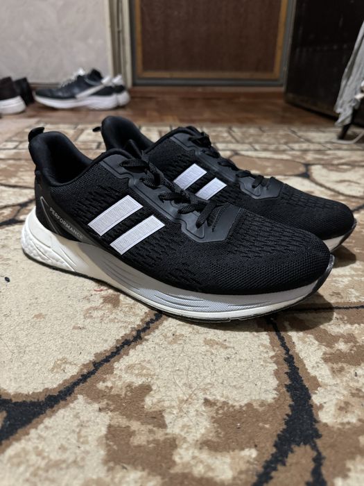 Продаю кроссовки