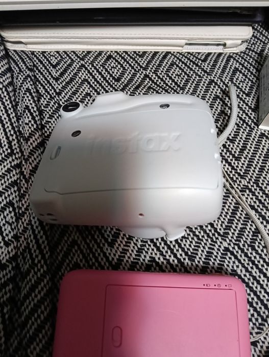 Vând Instax și Polaroid